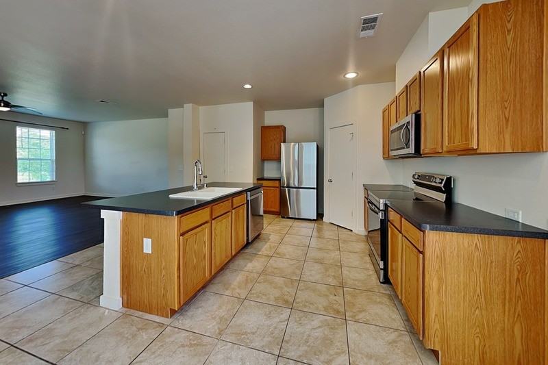 821 Jamie Dr - Photo 5 of 20