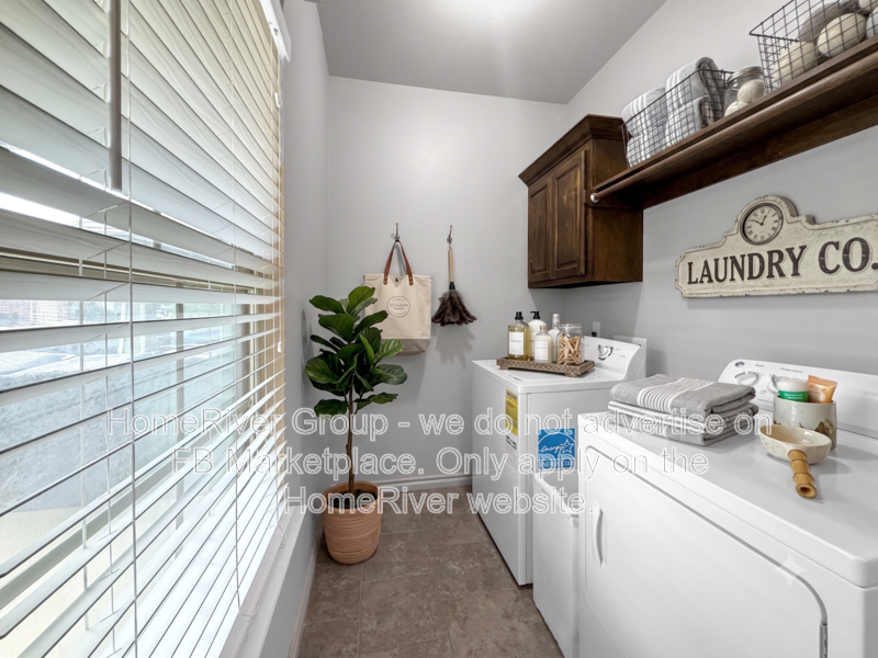 919 Sw 92nd St - Photo 7 of 14