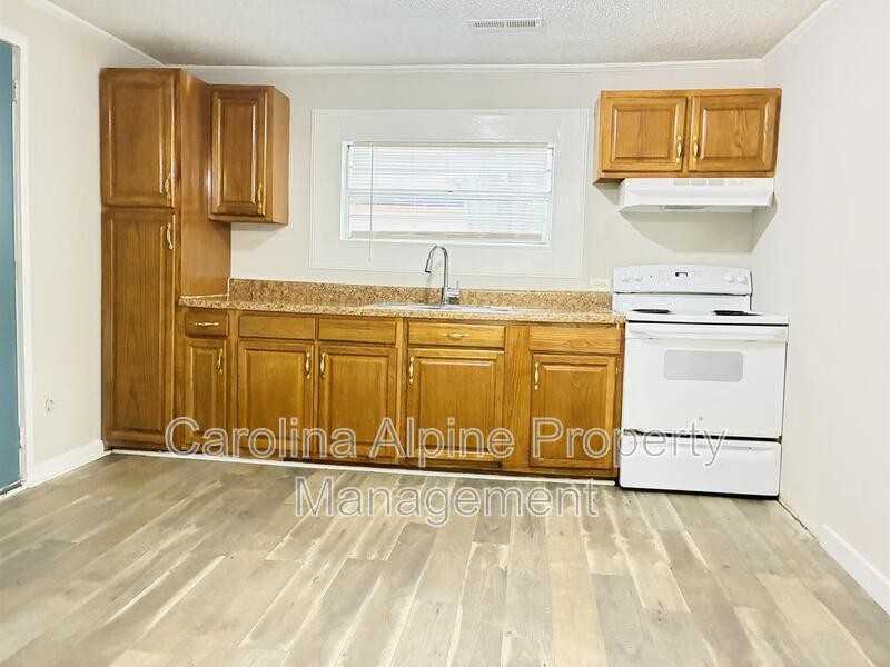514 S Maple St - Photo 4 of 26