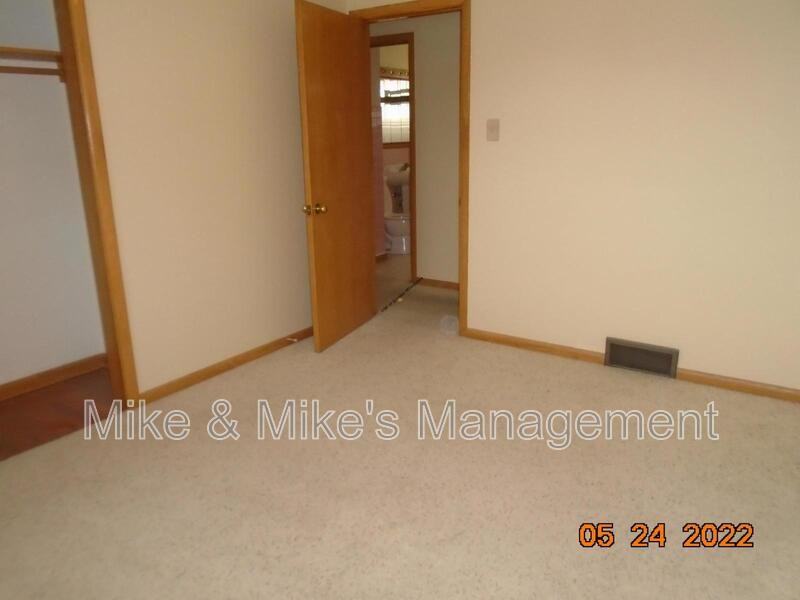 2551 S 68th St - Photo 4 of 14