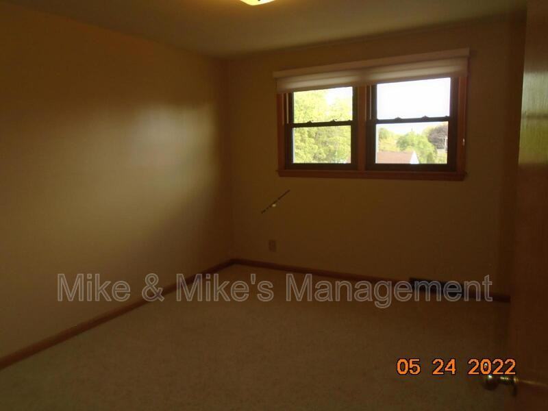 2551 S 68th St - Photo 5 of 14
