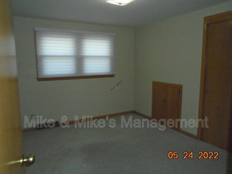 2551 S 68th St - Photo 6 of 14
