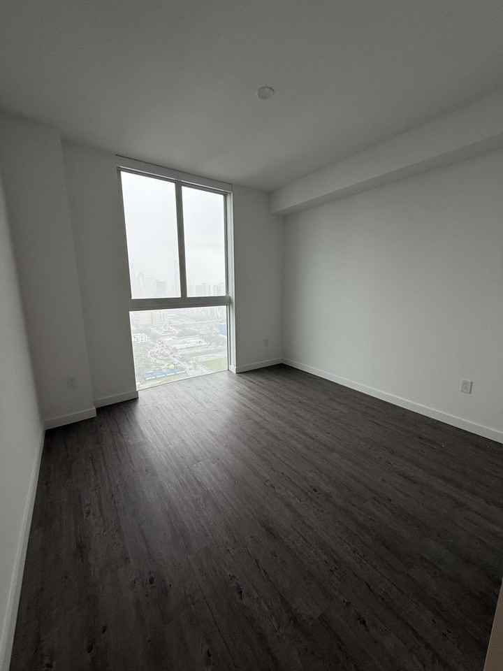 223 Northeast 27th Street #B - Photo 4 of 9