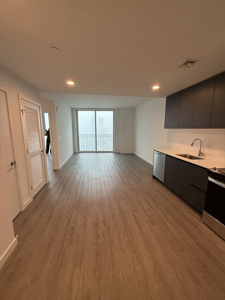 223 Northeast 27th Street #B - Photo 5 of 9