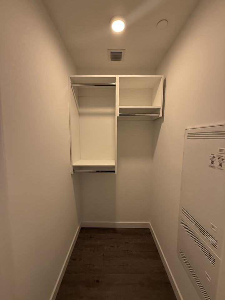 223 Northeast 27th Street #B - Photo 7 of 9