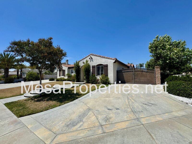 28610 Strauss Ln - Photo 3 of 50