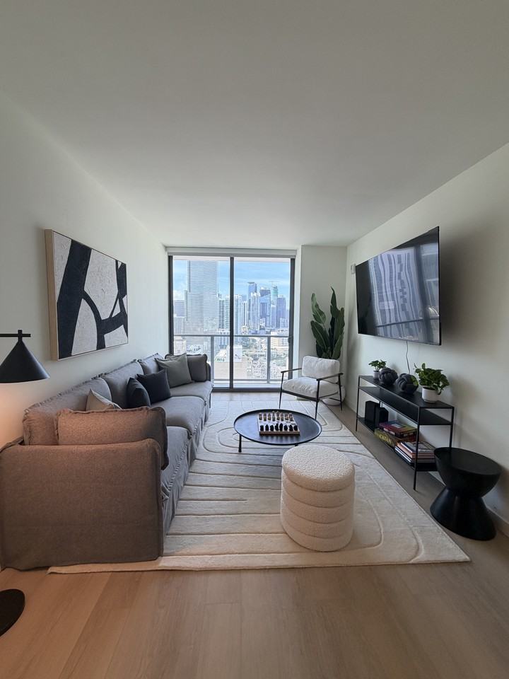 3635 Northeast 1st Avenue #706 - Photo 4 of 11