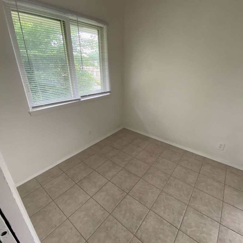 111 Andrew Ave - Photo 5 of 14