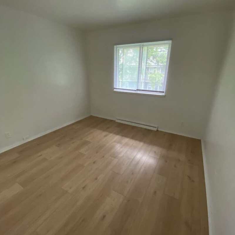 111 Andrew Ave - Photo 7 of 17