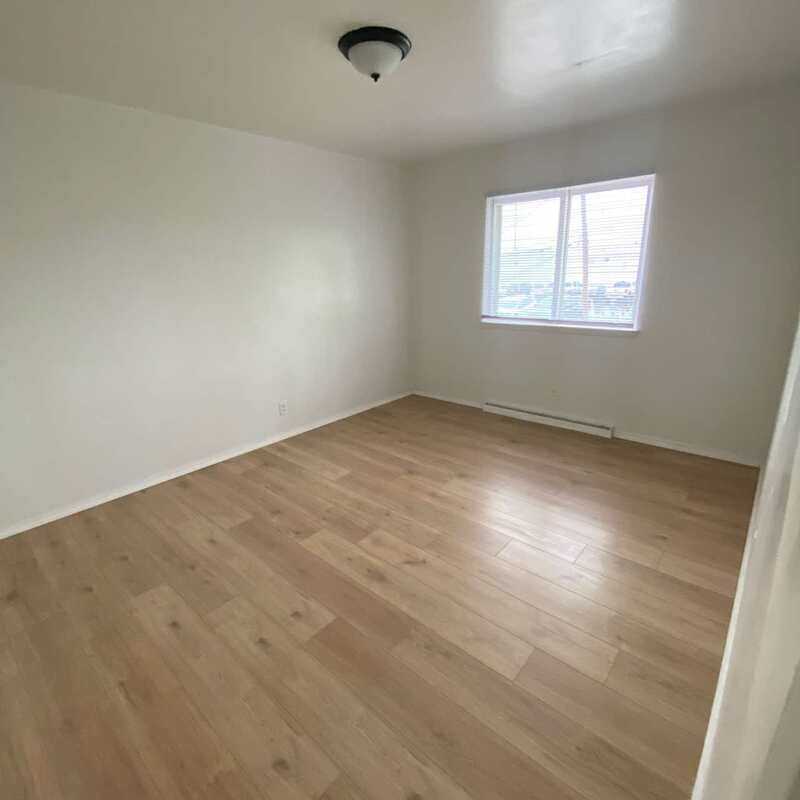 111 Andrew Ave - Photo 5 of 17