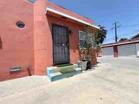 6914 1/2 S Main St - Photo 1 of 1