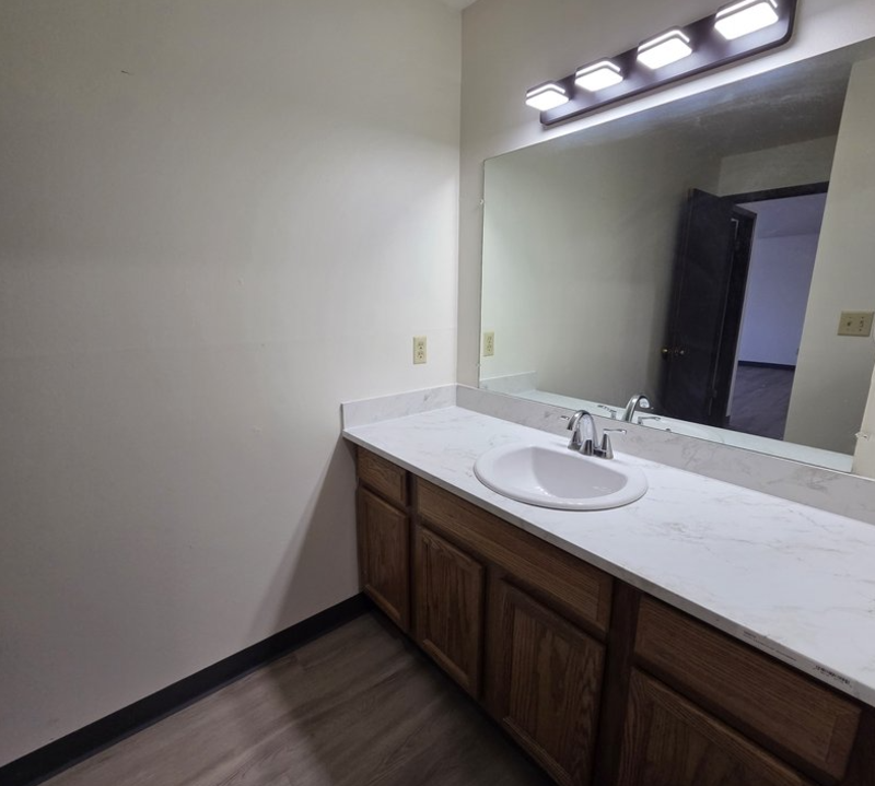 187 S National Ave - Photo 7 of 11