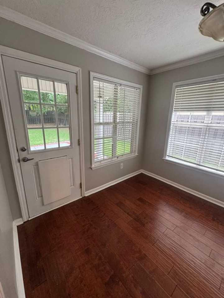 377 Sandleton Way - Photo 4 of 36