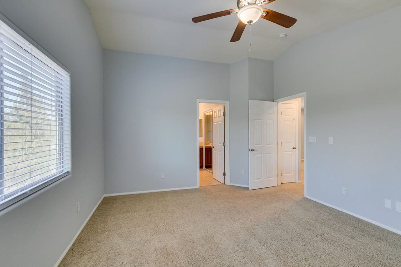 8433 Spencer Canyon St - Photo 4 of 43