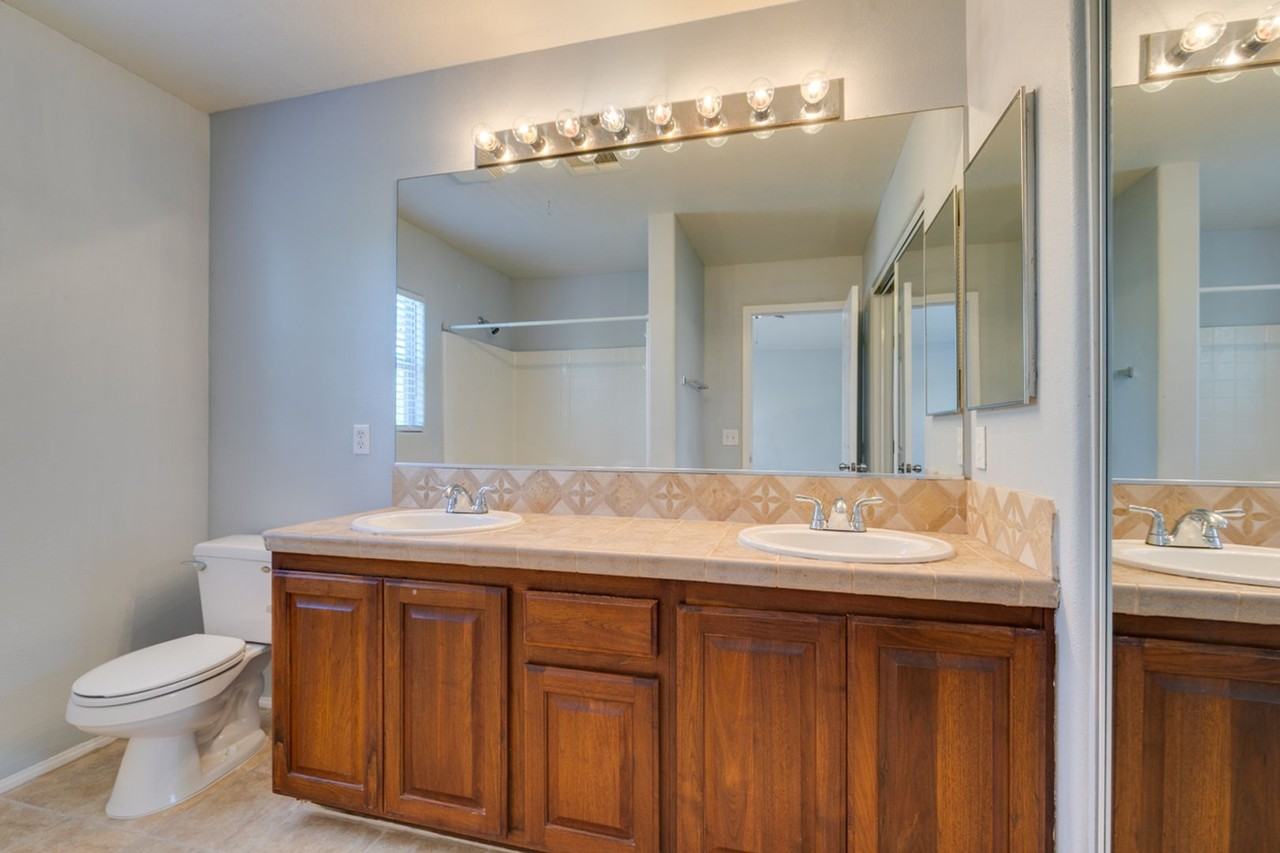 8433 Spencer Canyon St - Photo 5 of 43