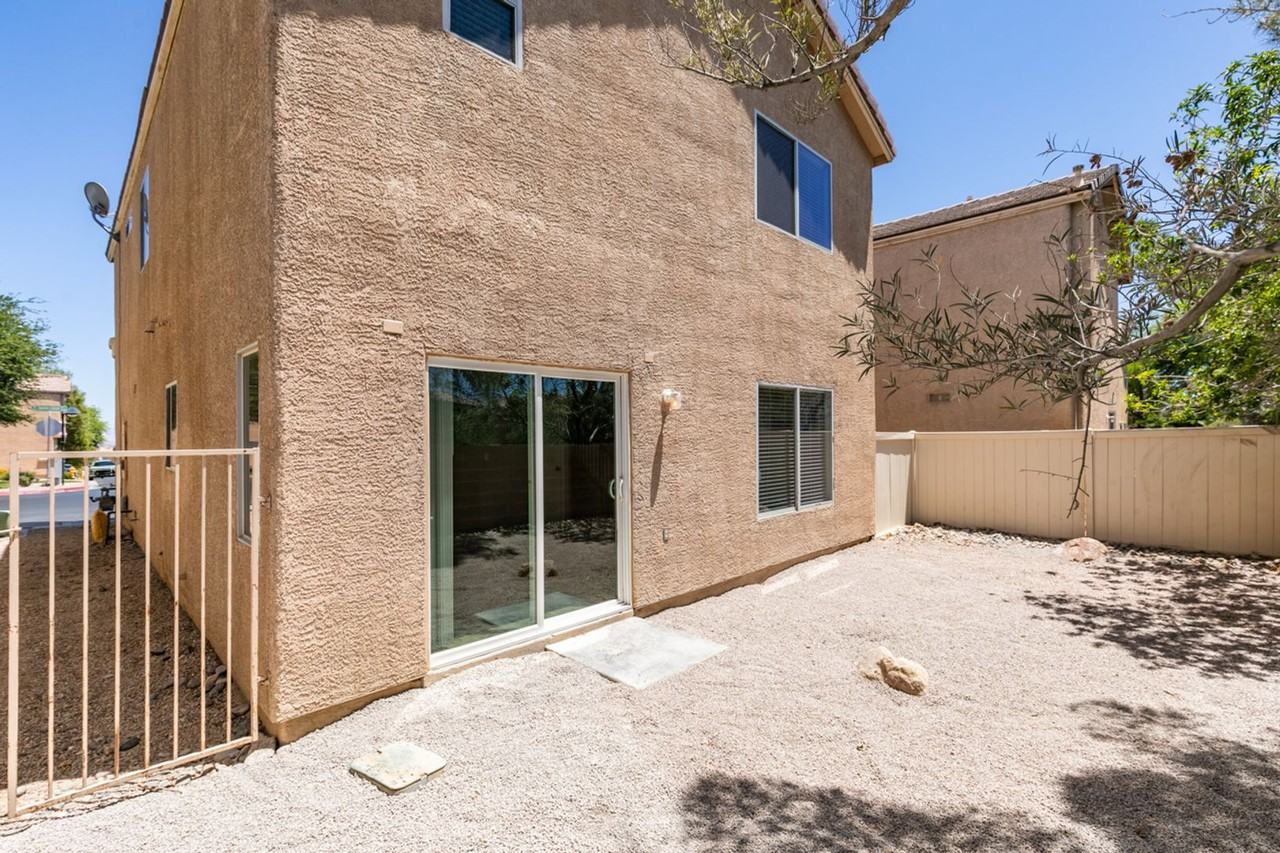 8433 Spencer Canyon St - Photo 6 of 43