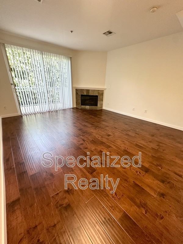 5716 Whitsett Ave #11 - Photo 2 of 11