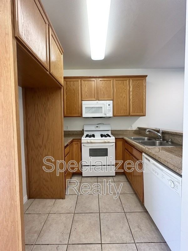 5716 Whitsett Ave #11 - Photo 3 of 11