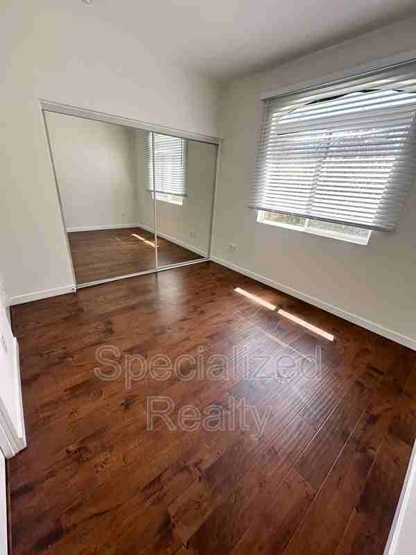 5716 Whitsett Ave #11 - Photo 6 of 11