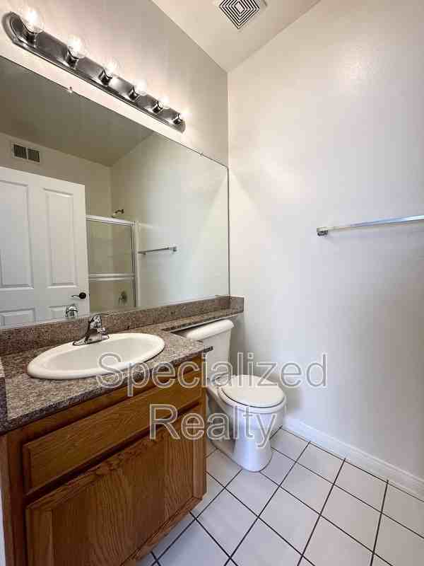 5716 Whitsett Ave #11 - Photo 7 of 11