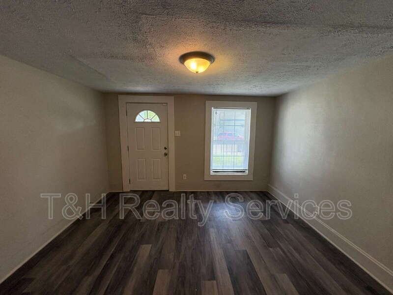 2116 Woodlawn Ave - Photo 4 of 26