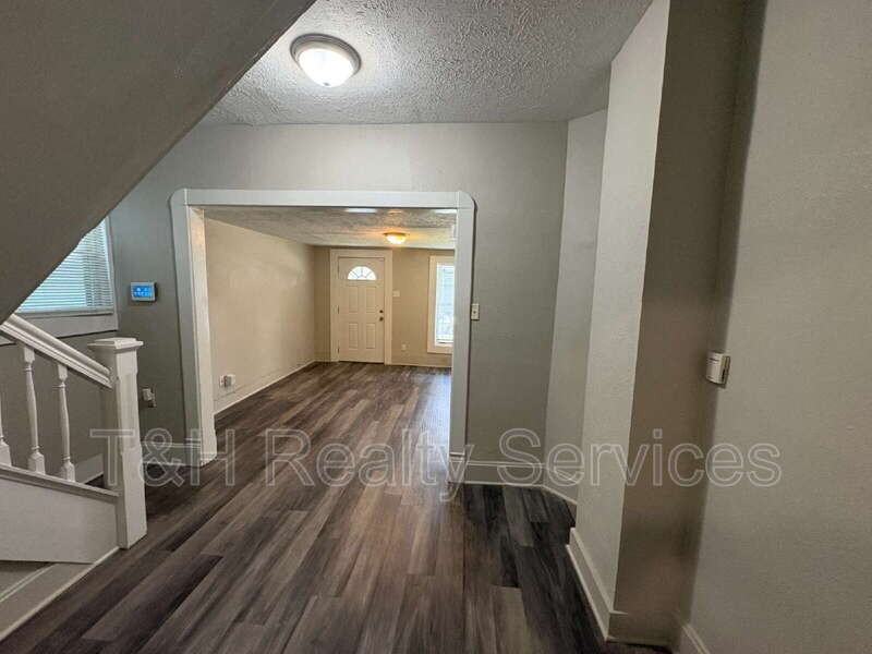 2116 Woodlawn Ave - Photo 7 of 26