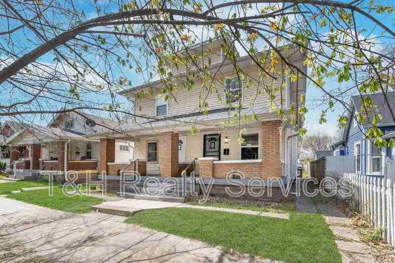 326 Jefferson Ave - Photo 2 of 37