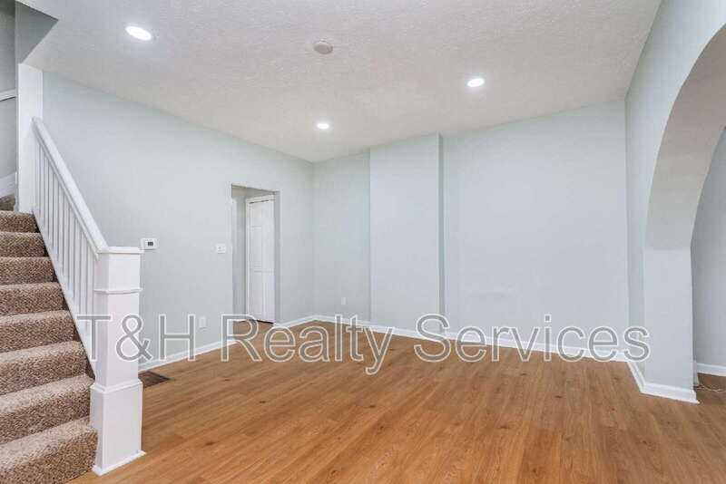 326 Jefferson Ave - Photo 7 of 37