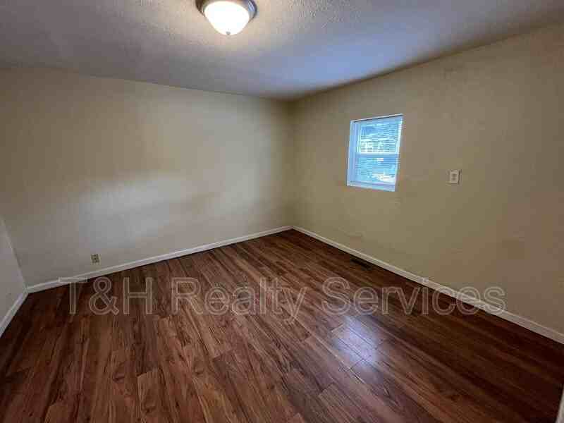 1551 W New York St - Photo 5 of 22