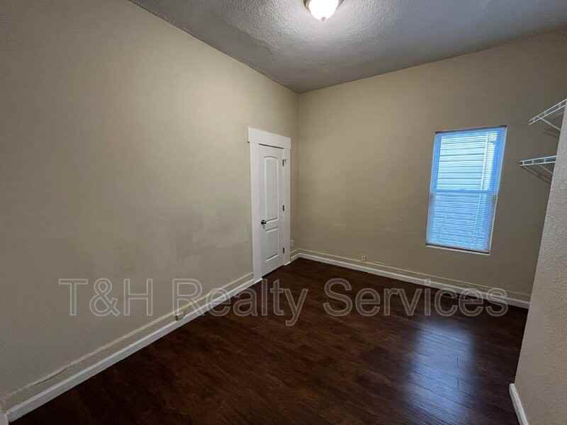 1551 W New York St - Photo 7 of 22