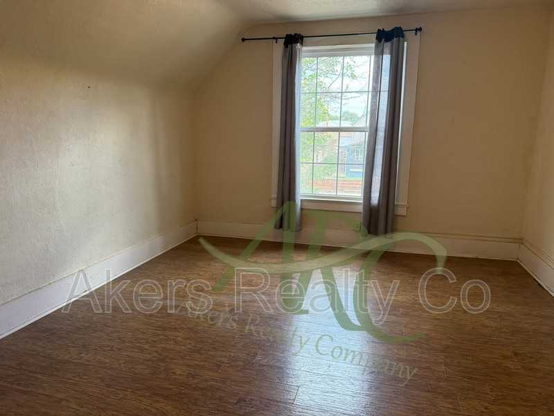 518 W 9th St - Photo 3 of 9