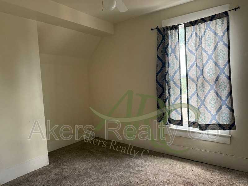 518 W 9th St - Photo 5 of 9