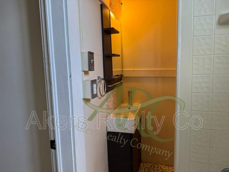518 W 9th St - Photo 6 of 9