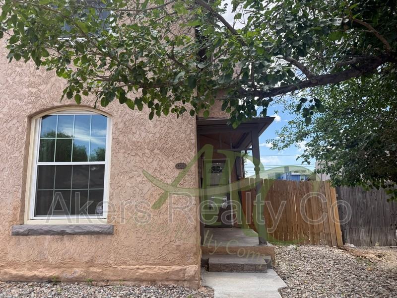 518 W 9th St - Photo 2 of 9