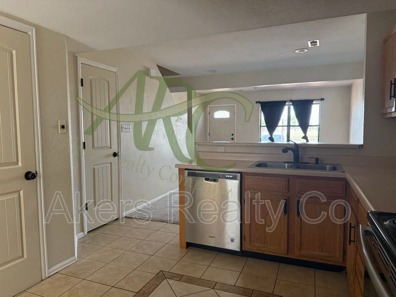 182 E Spaulding Ave - Photo 3 of 14
