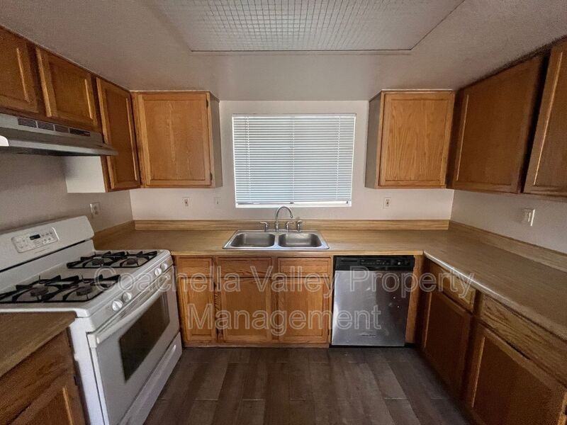 32934 Rancho Vista Dr #4 - Photo 6 of 25