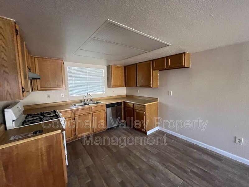 32934 Rancho Vista Dr #4 - Photo 7 of 25