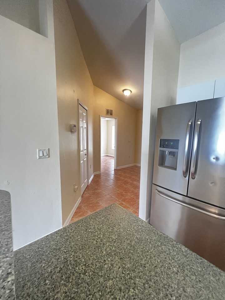 213 Southeast 23rd Place - Photo 2 of 10