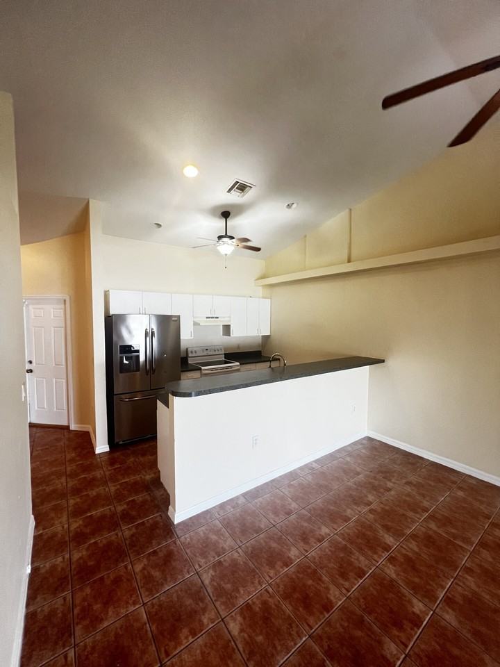 213 Southeast 23rd Place - Photo 3 of 10