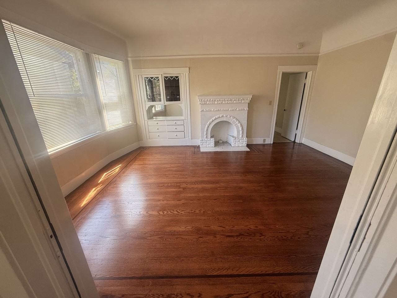3566 Dimond Avenue - Photo 3 of 15