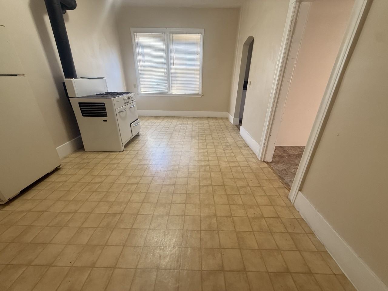 3566 Dimond Avenue - Photo 5 of 15