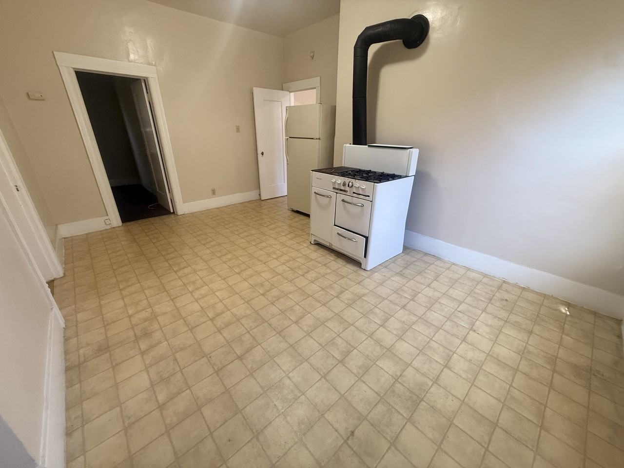3566 Dimond Avenue - Photo 7 of 15