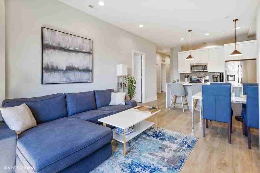 Lincoln Flats - Photo 3 of 19