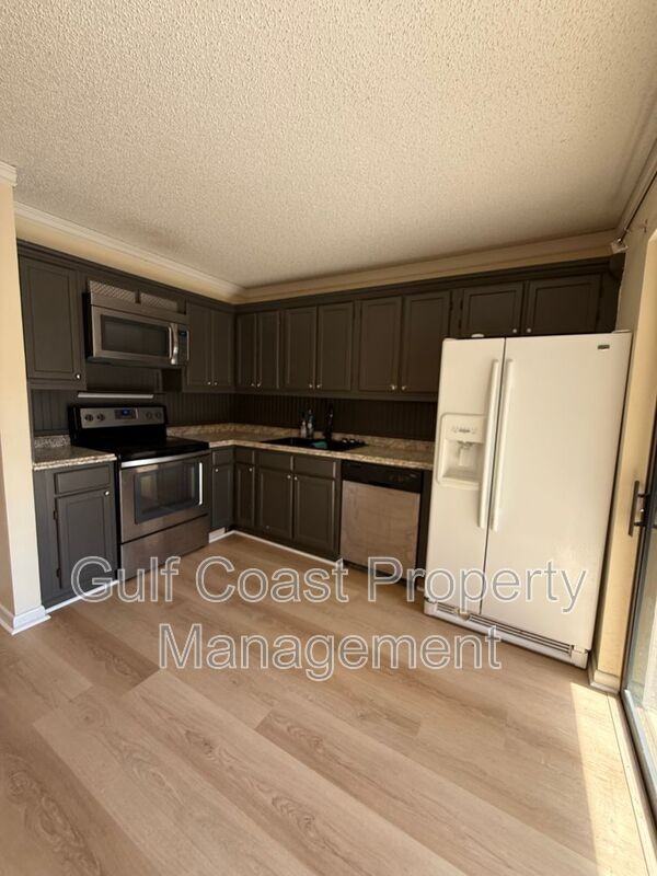 5249 Cedarbend Dr #1 - Photo 6 of 30