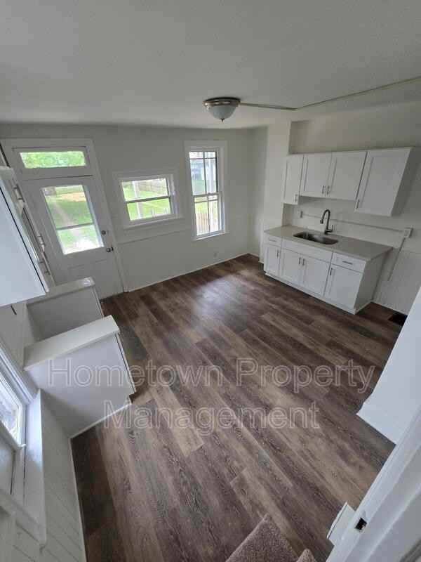 550 Nelson St - Photo 6 of 8
