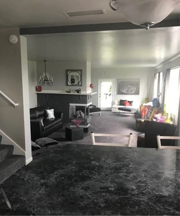 8201 W Skyline Pkwy - Photo 2 of 10