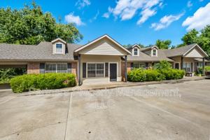 featured image of 1112 W Hendrix St