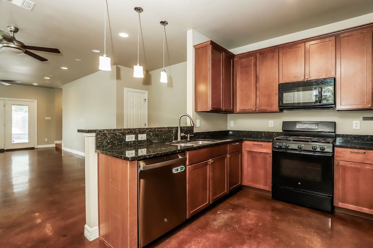 1701 Sanchez St - Photo 7 of 20