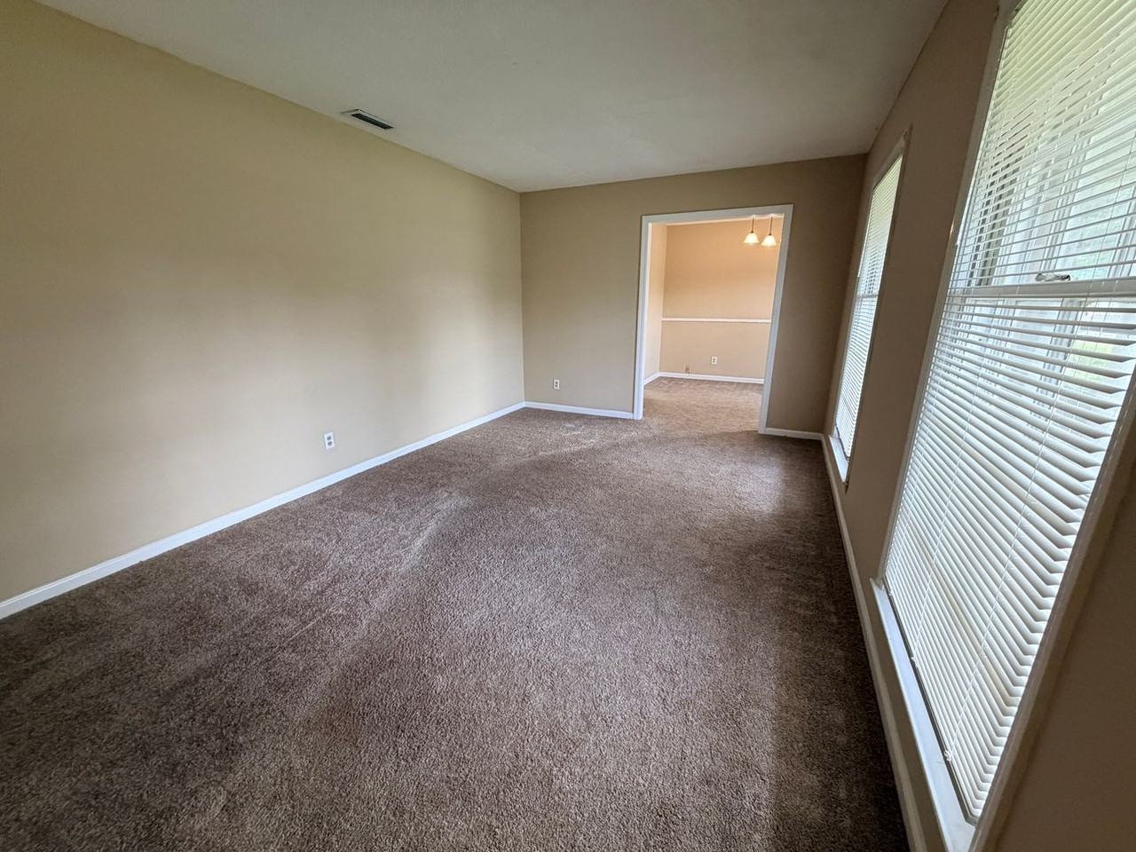 407 Northfield Rd - Photo 2 of 23