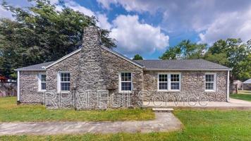 featured image of 246 E Woodrow St